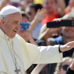 Papież pogroził palcem polskim biskupom: „Cennik w Kościele to barbarzyństwo”
